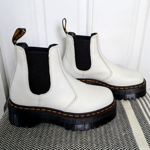 DR. MARTENS WHITE SMOOTH LEATHER PLATFORM CHELSEA BOOTS, US WOMEN'S 7